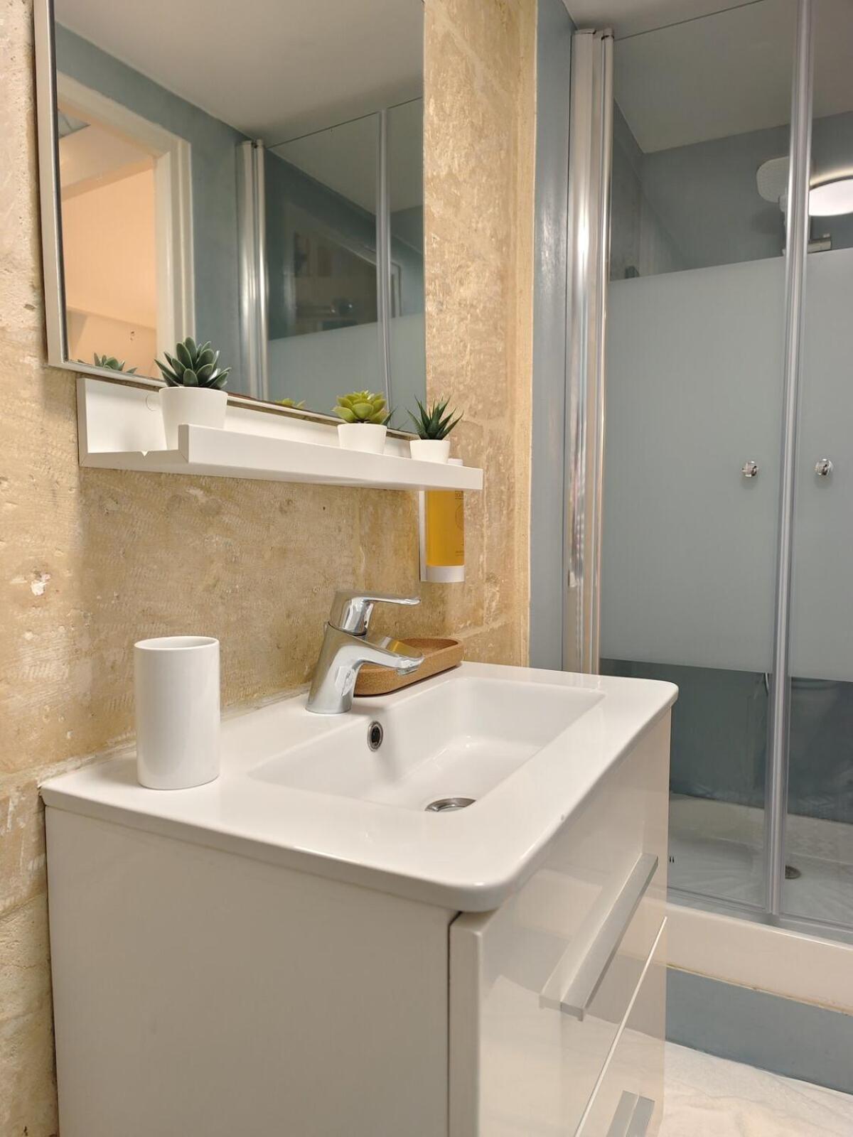 Apartament Studio Lumineux Et Fleuri Idealement Situe Caen Zewnętrze zdjęcie